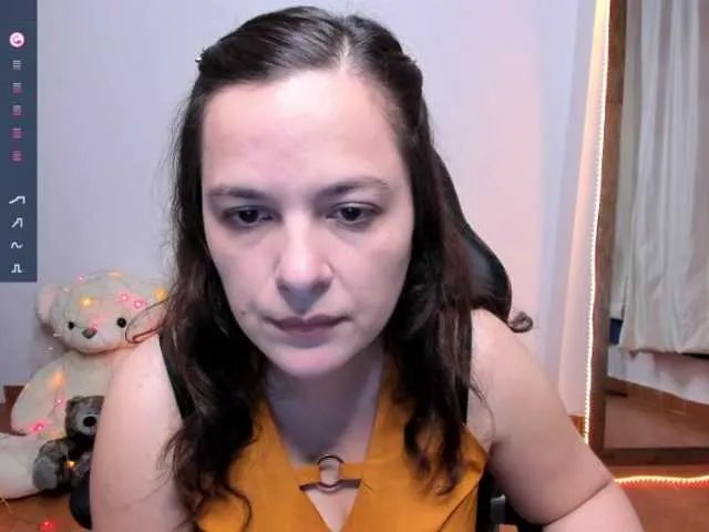 Offline angelaagomez on BongaCams