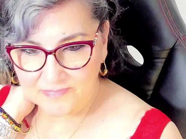 Offline cataleya-mom on BongaCams