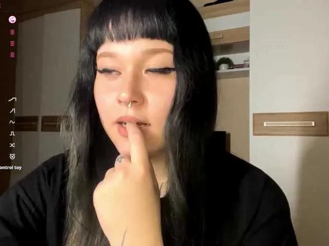 Offline CharlaJarman on BongaCams