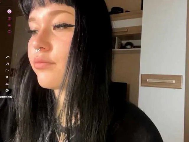 Offline CharlaJarman on BongaCams