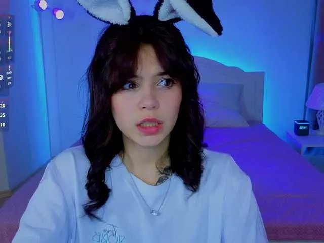 Offline CoralineJones on BongaCams