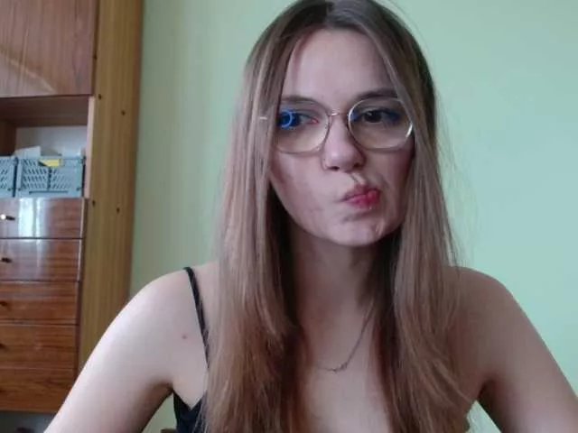 Ellyxcute on BongaCams 