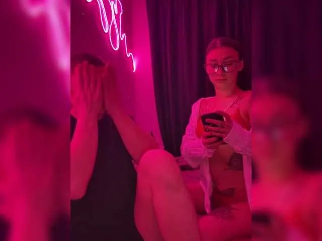 Offline Ewwawow on BongaCams