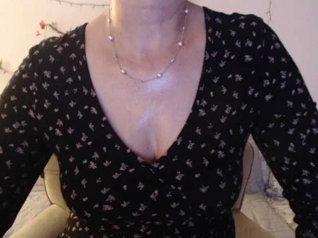 Offline goodSnowQueen on BongaCams