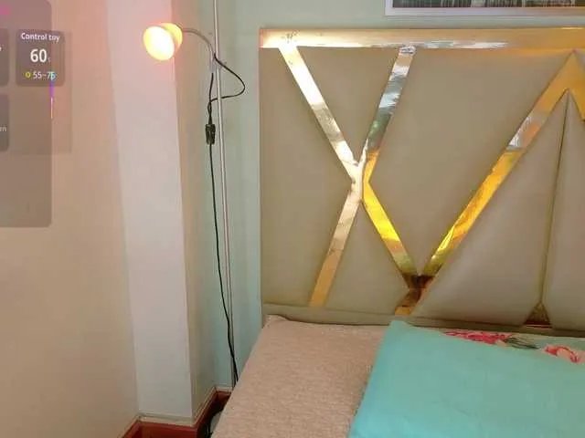 Freechat hollyvega on BongaCams