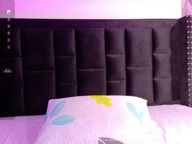 Freechat hollyvega on BongaCams