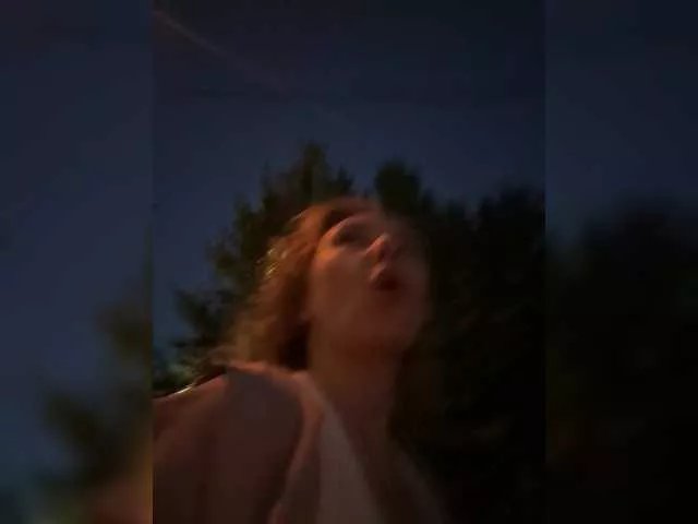 Offline Janchi- on BongaCams