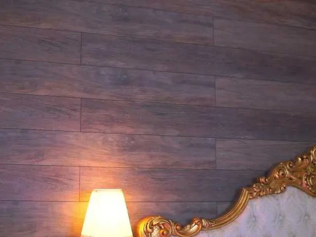 Offline JuicyJessye on BongaCams