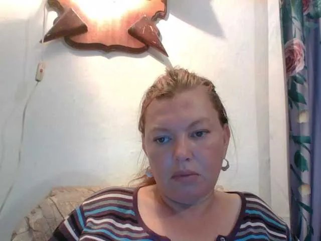 Offline Juliamad on BongaCams