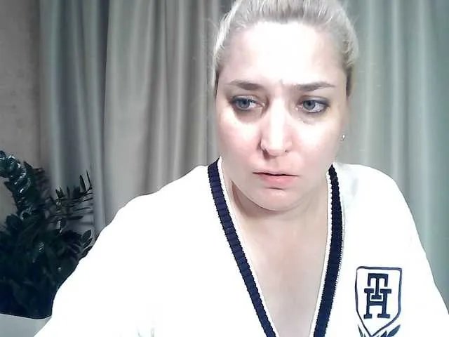 Offline KickaIricka on BongaCams