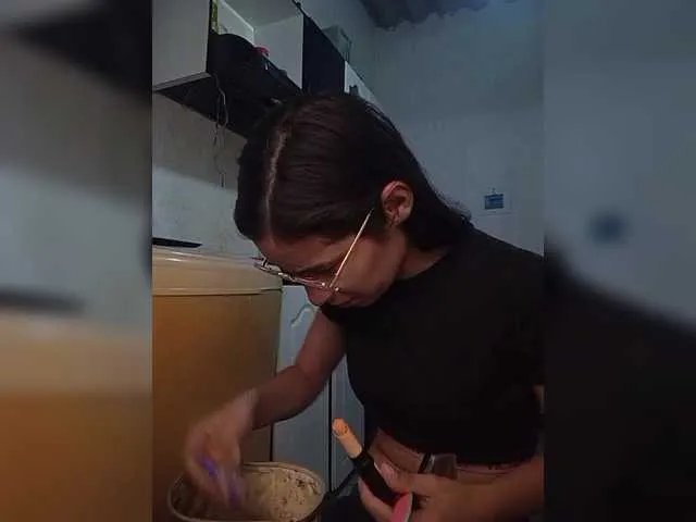 Offline Kingofqueen23 on BongaCams