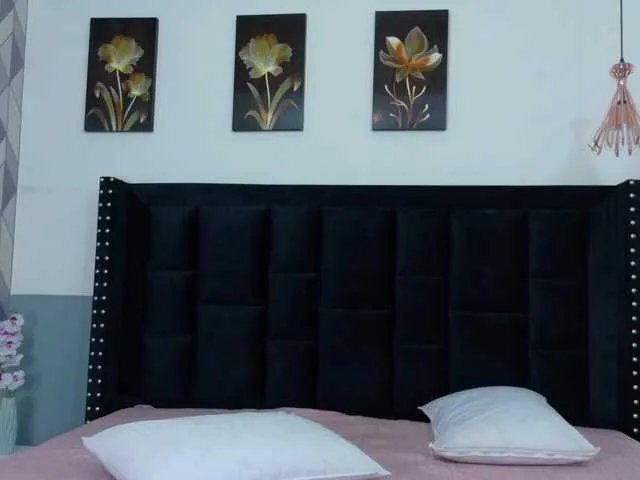 Offline kinkyandsavage on BongaCams