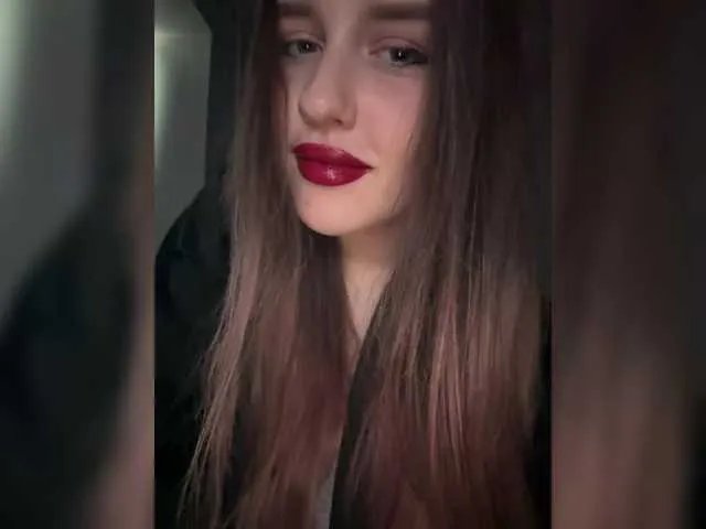 Offline L0lly-D0lly on BongaCams