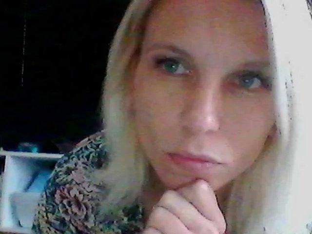 Offline Laurien on BongaCams