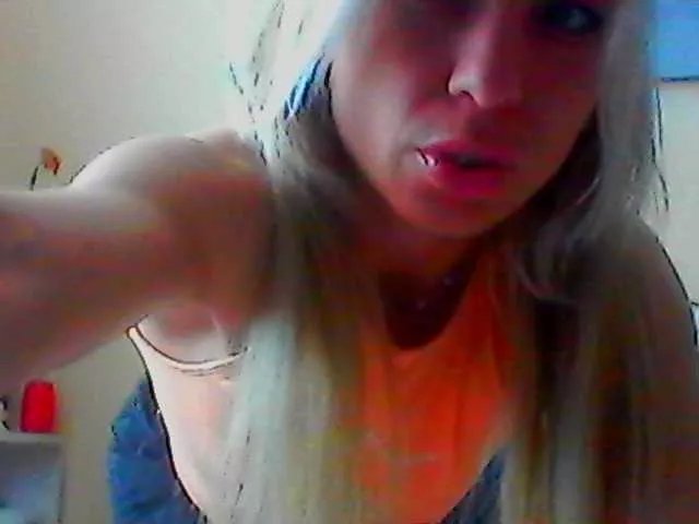 Offline Laurien on BongaCams