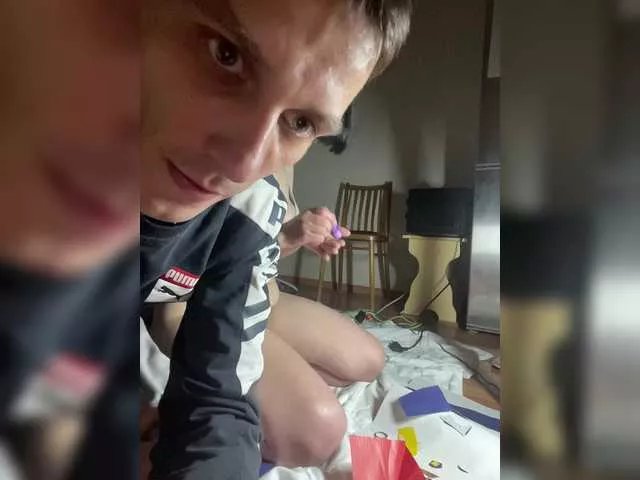 Offline Laylay13 on BongaCams