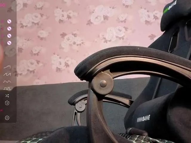 Offline linadevine on BongaCams