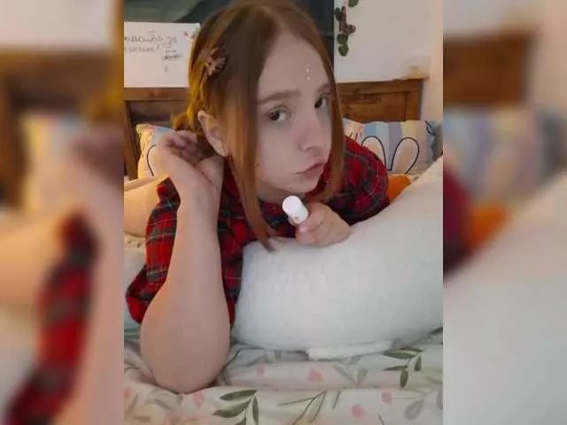 Offline LittleDelora on BongaCams