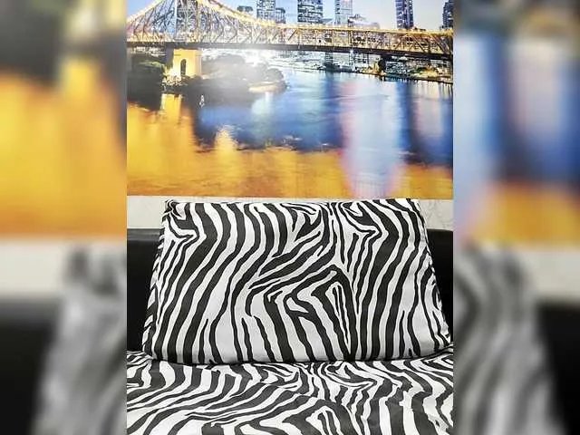 Offline Lona-S on BongaCams