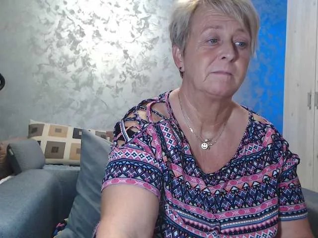 Offline LovePinkLilli on BongaCams