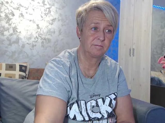 Offline LovePinkLilli on BongaCams