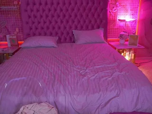 Freechat MadissonSoft on BongaCams