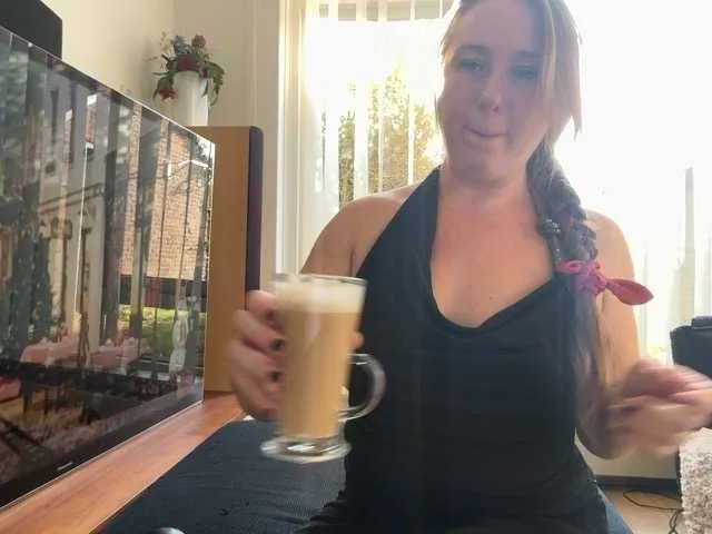 Offline MazyMi on BongaCams