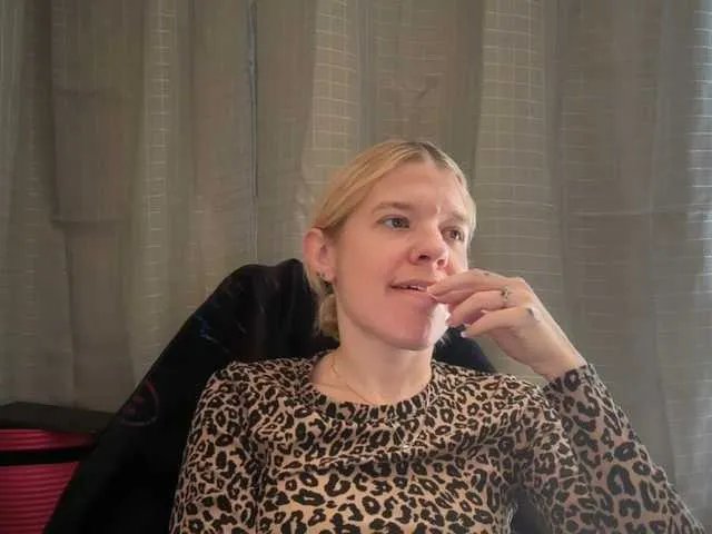 Offline mermaidlexi on BongaCams