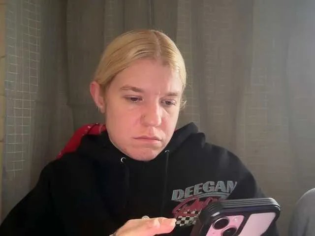 Offline mermaidlexi on BongaCams