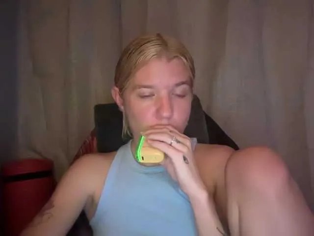 Offline mermaidlexi on BongaCams