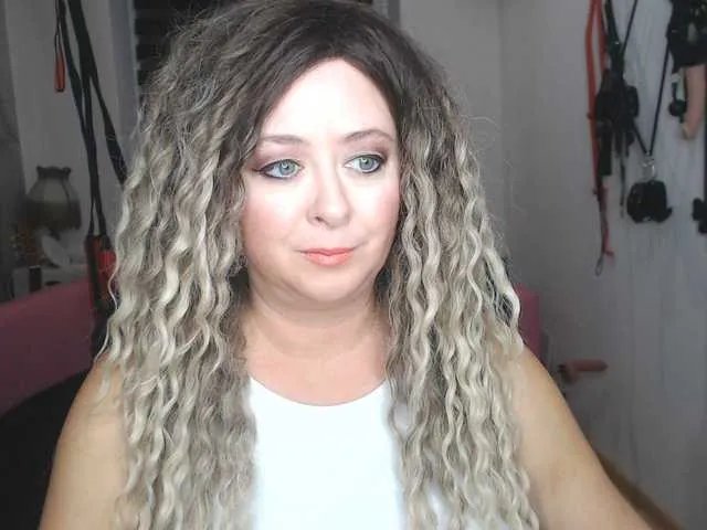 Offline missGODDESS on BongaCams