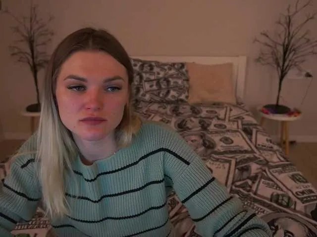 Offline MonroeBliss on BongaCams