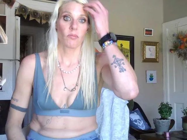 Offline mylfGlama on BongaCams