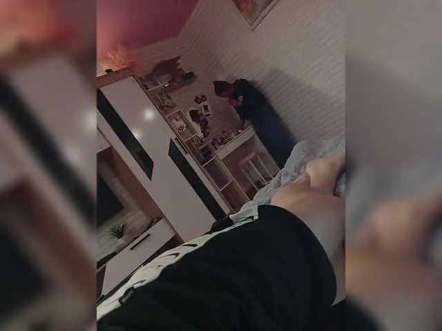 Offline Niki233221 on BongaCams