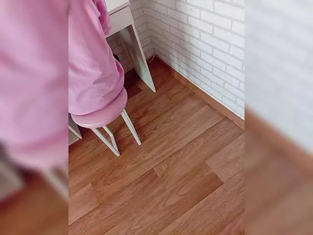 Offline Niki233221 on BongaCams