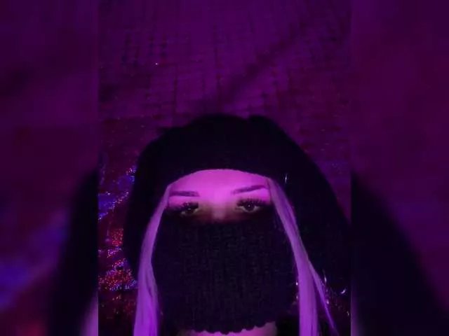 Offline peach-juice on BongaCams