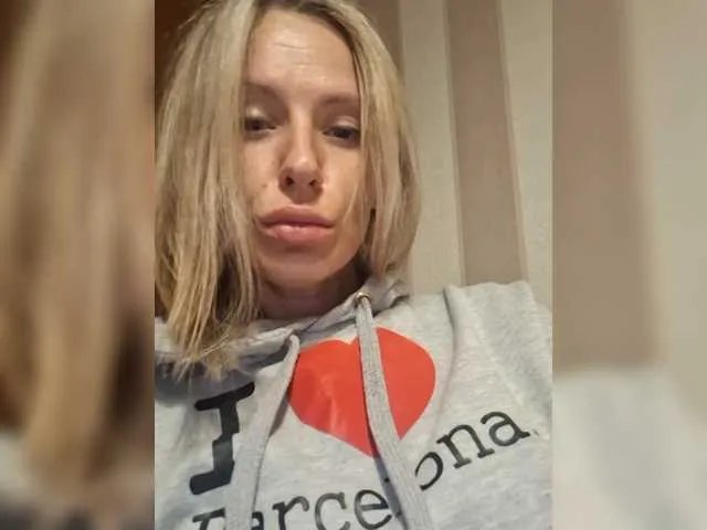 Offline Peluchealo on BongaCams