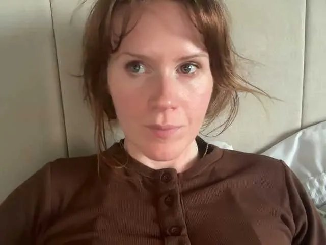 Offline REDHEADROSIE on BongaCams