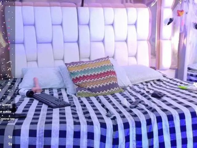 Freechat slutlittlegir on BongaCams