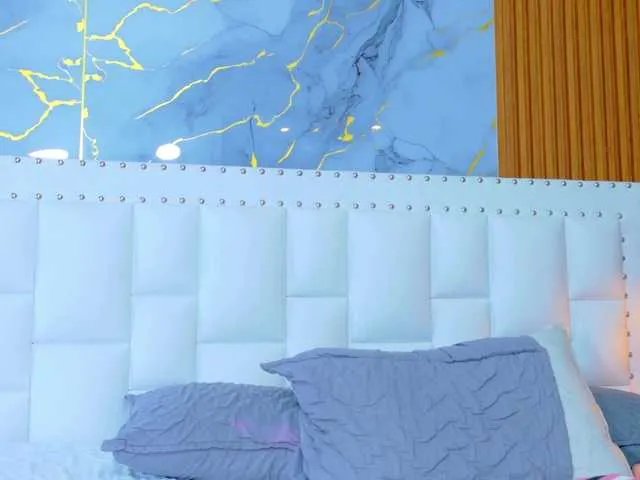 Freechat slutlittlegir on BongaCams