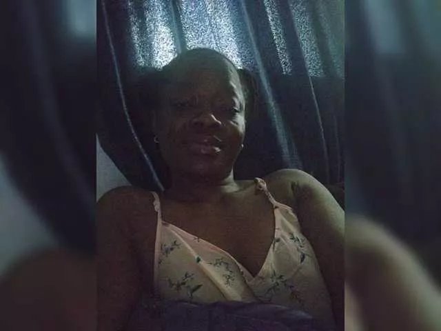 Offline Sweetbellea on BongaCams