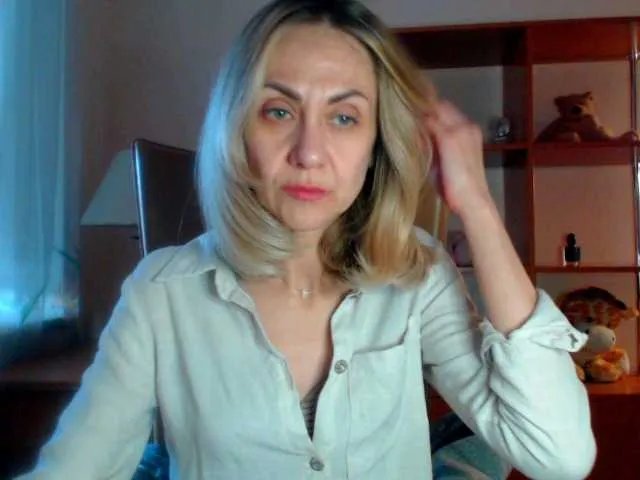 Offline Tanya6547 on BongaCams