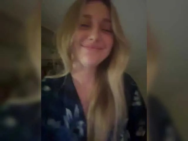 Offline VibeSwet37 on BongaCams