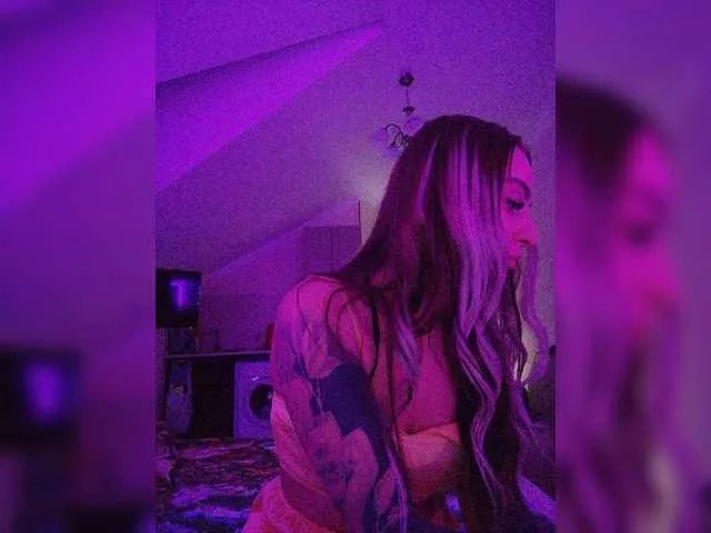 Offline your-red-wine on BongaCams