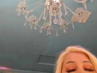 Freechat adrianna777 on CamSoda