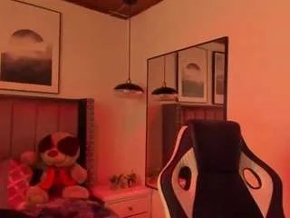 Freechat alaia-cute on CamSoda