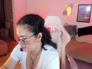 Offline aliciia-cute on CamSoda