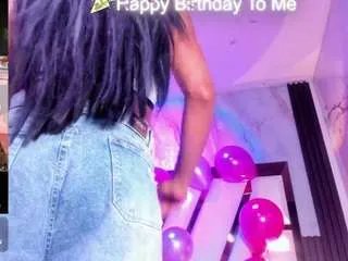 Freechat amber-dior on CamSoda