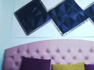 Freechat andrea-safeira on CamSoda