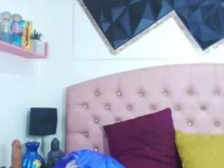 Freechat andrea-safeira on CamSoda